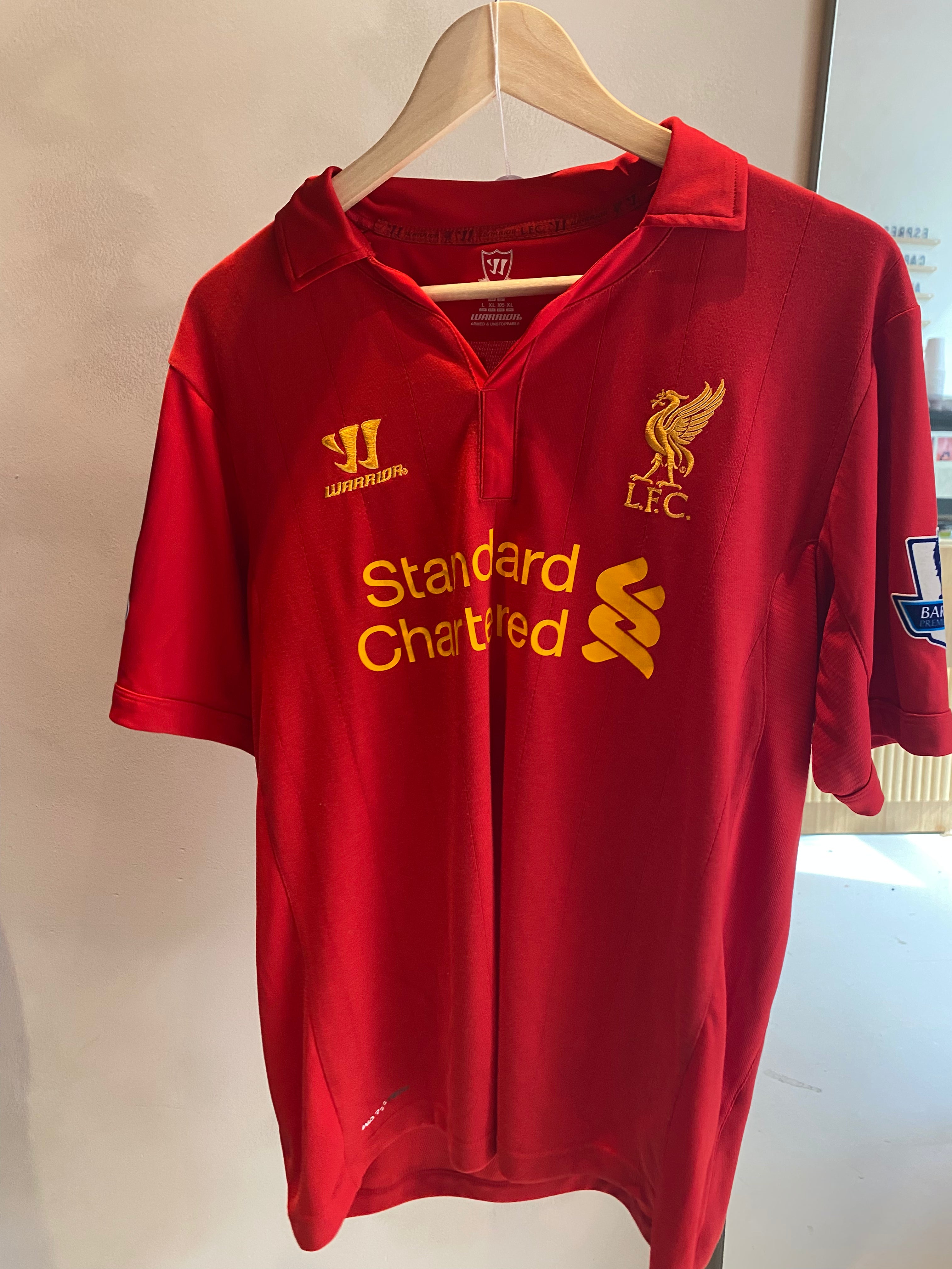 Liverpool Home 2012-13 Suarez #7 (L) 7.5/10