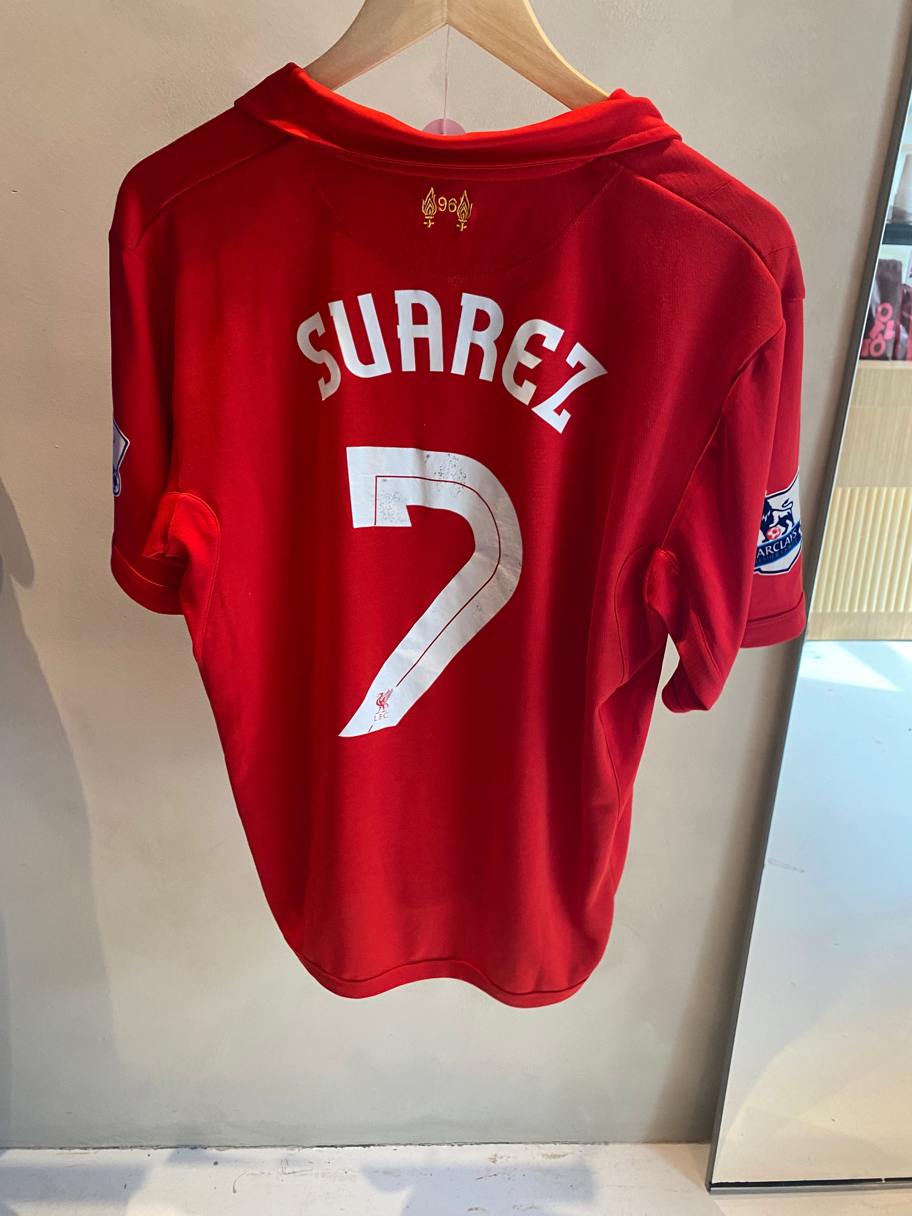 Liverpool Home 2012-13 Suarez #7 (L) 7.5/10